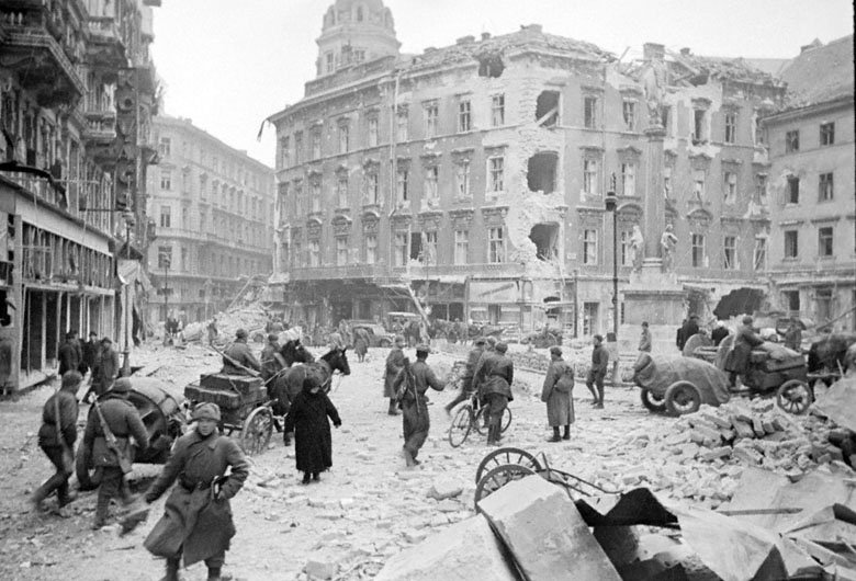 Soviet soldiers in one of the liberated neighbourhoods of Budapest in 1945.
