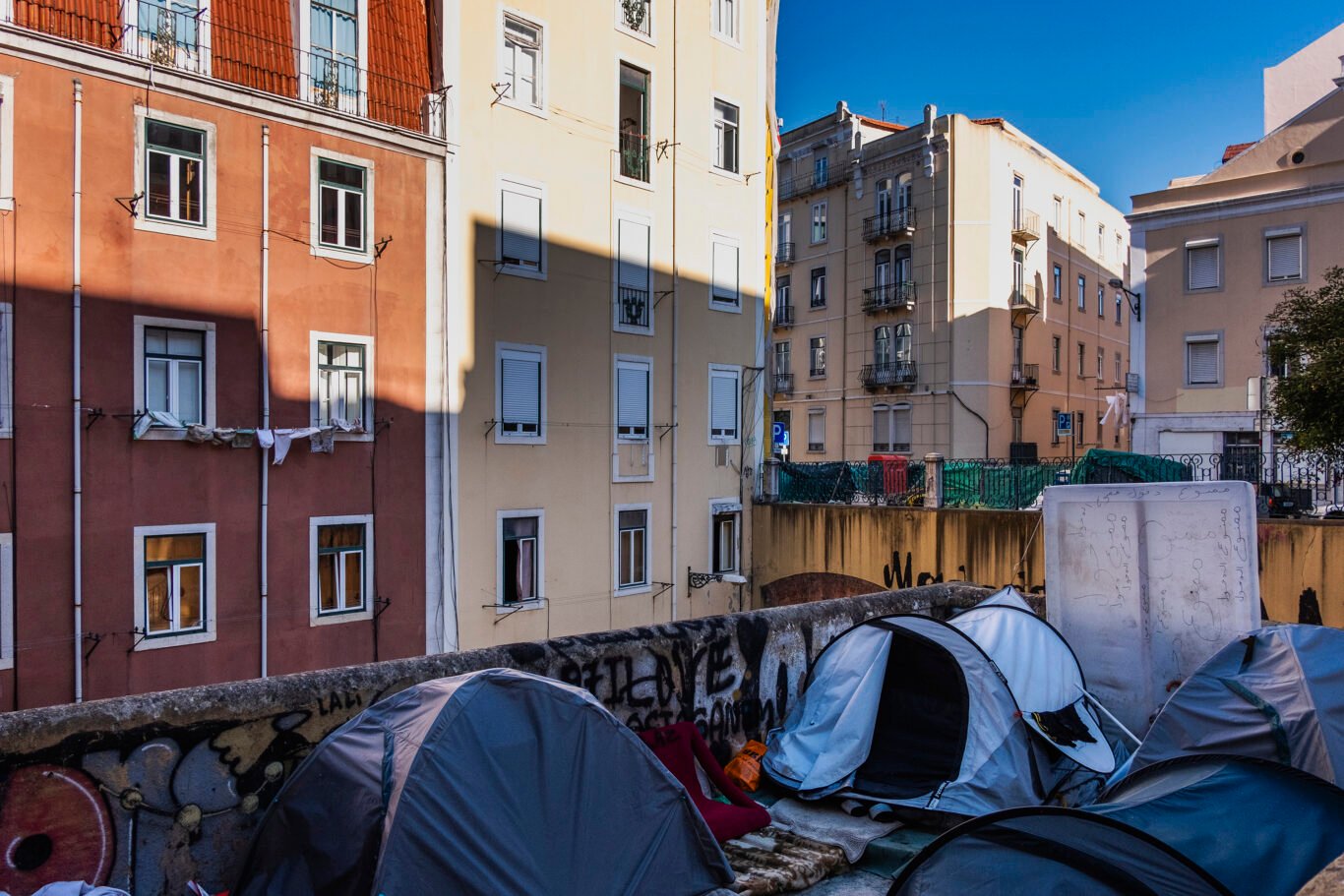 Tents set up in the Anjos/Arroios neighbourhood of Lisbon amid deepening housing crisis.