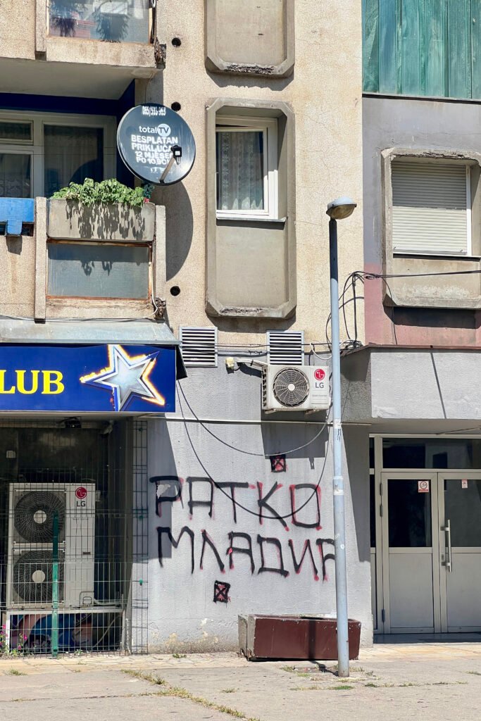 A graffiti in Zvornik glorifies the war criminal Ratko Mladić.