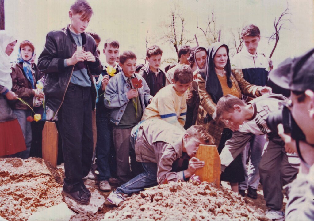 Amel’s funeral, 6 May 1995. Džemil on the right, putting down a flower.